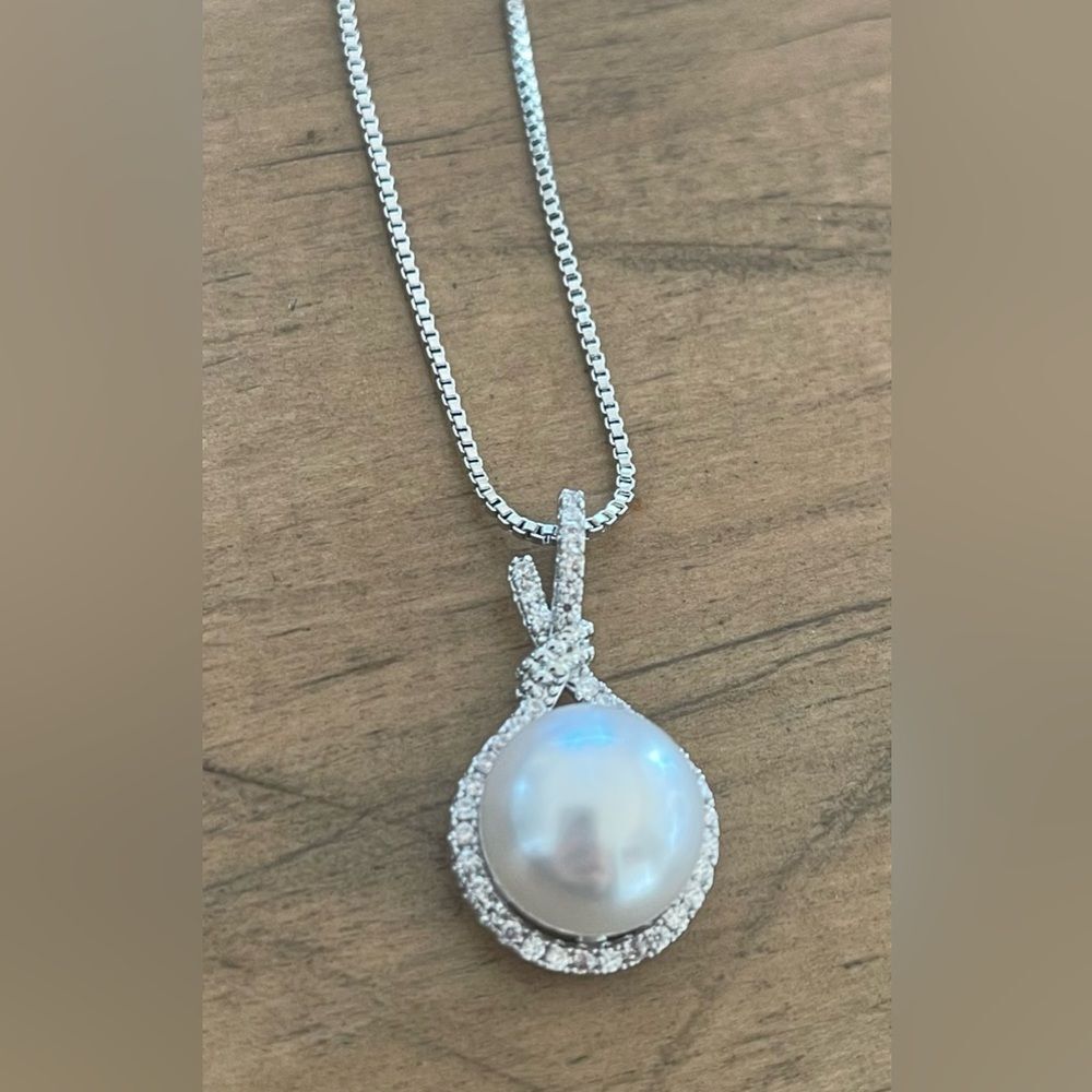 Elegant Simulated 10 mm Pearl Necklace